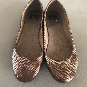 BC metallic snakeskin flats EUC sz 8
